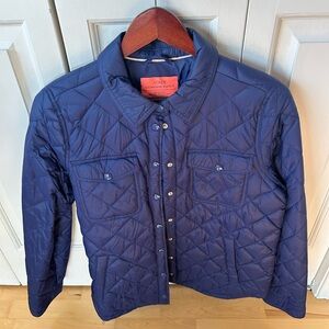 Women's Navy Quilted Jacket like new condition very light weight and so warm!